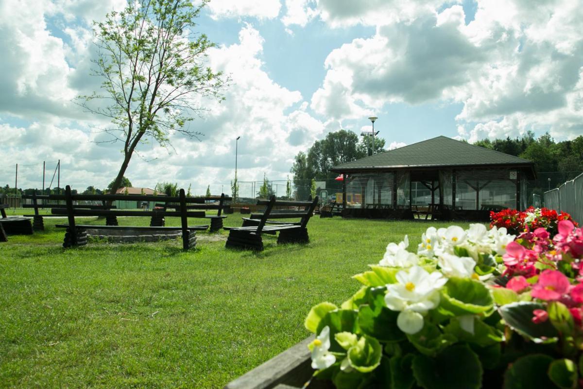 Camping Oaza Blonie Kornik Domki Standard Plus - 3 Pokoje Esterno foto