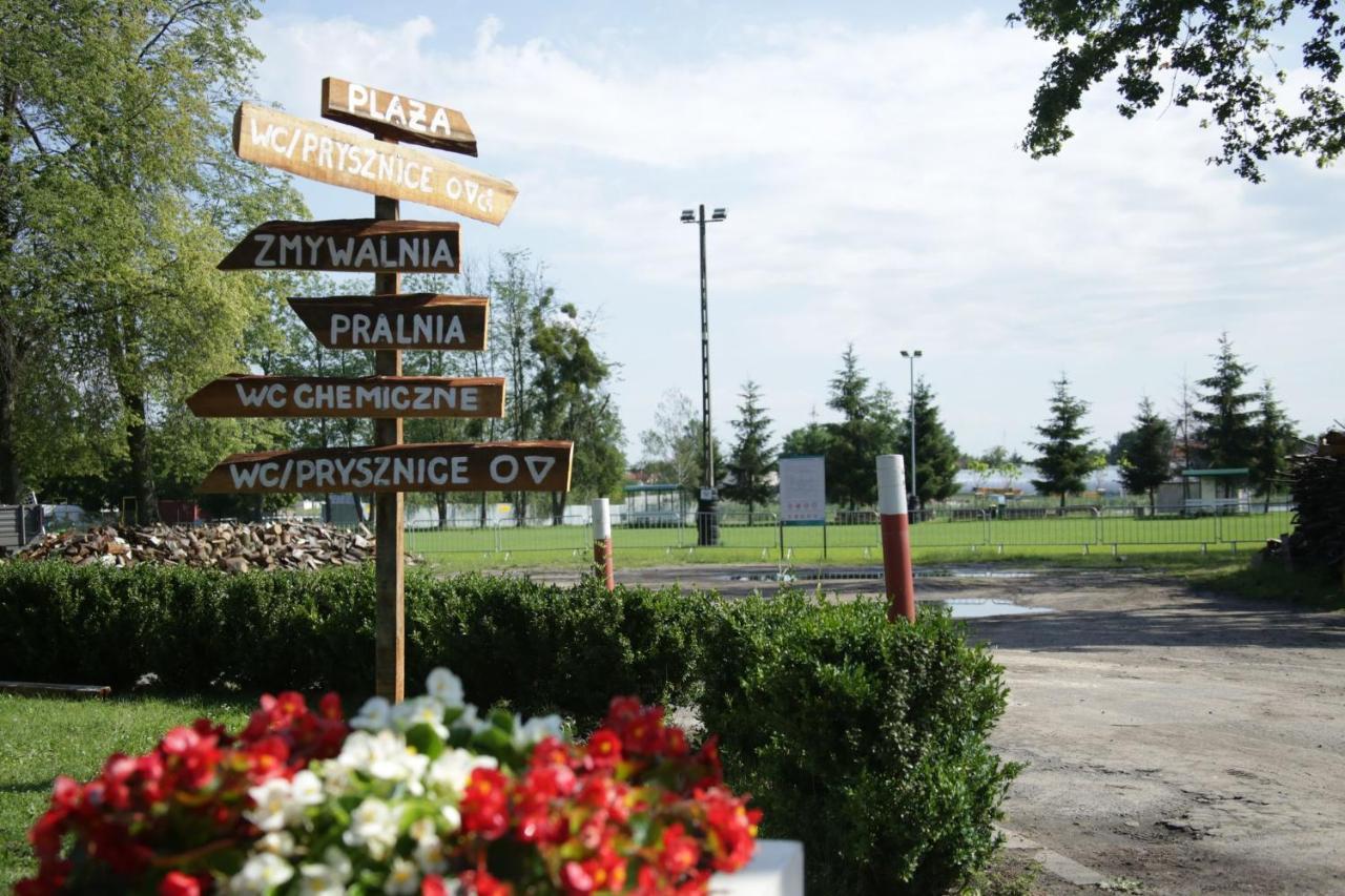 Camping Oaza Blonie Kornik Domki Standard Plus - 3 Pokoje Esterno foto
